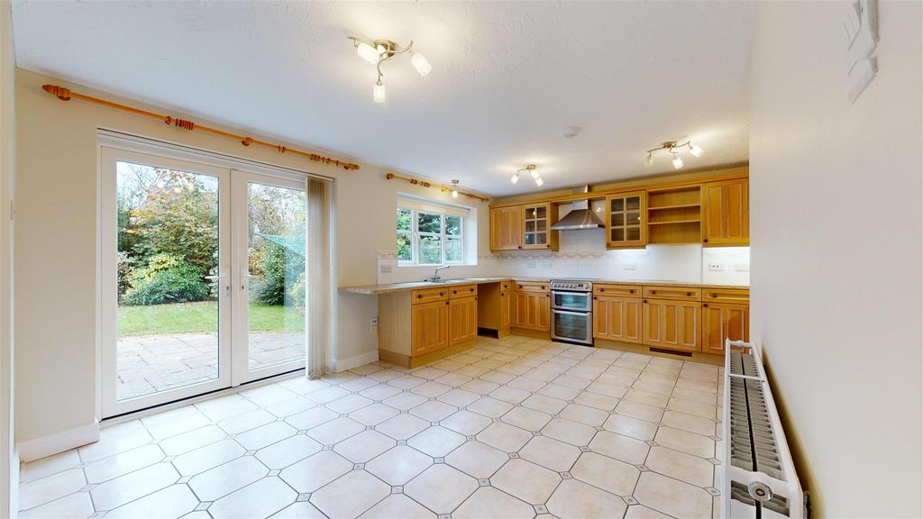 11 Cavendish Close Kitchen 2.jpg