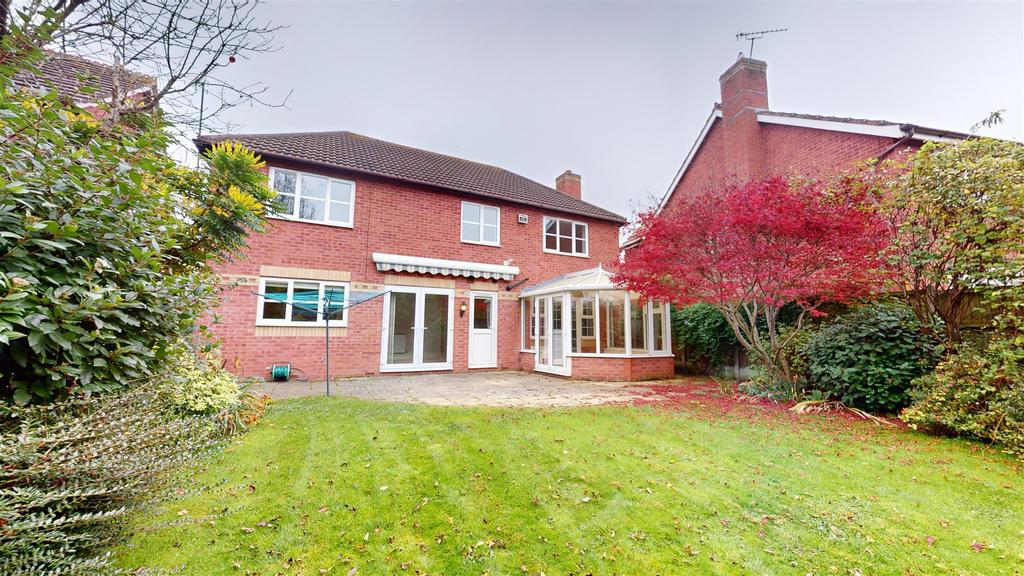 11 Cavendish Close Rear.jpg
