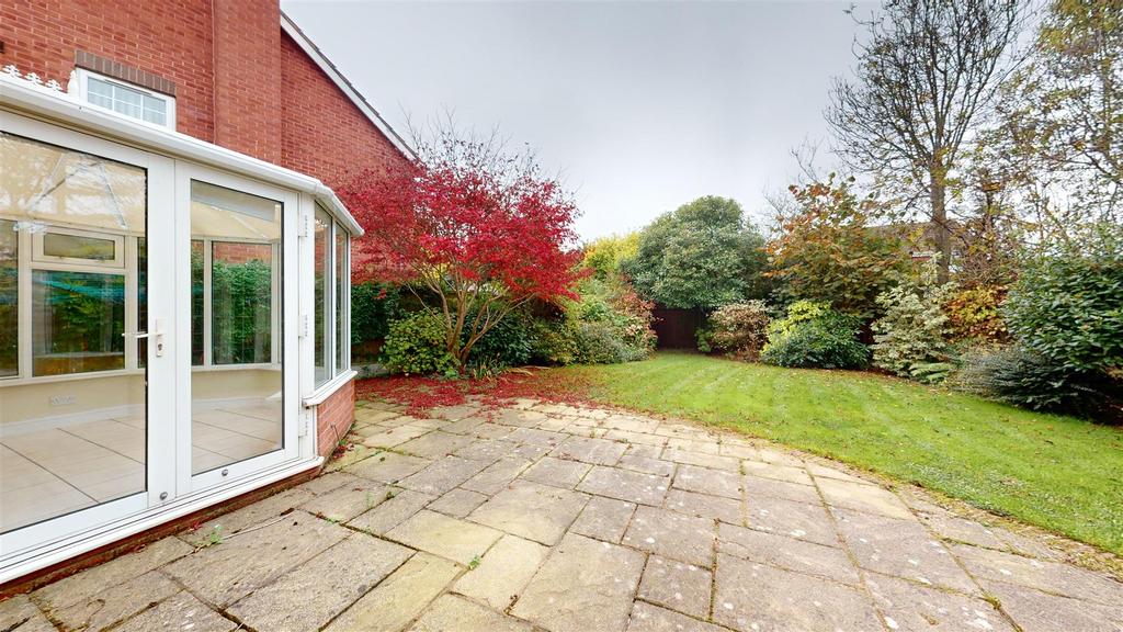 11 Cavendish Close Outside.jpg