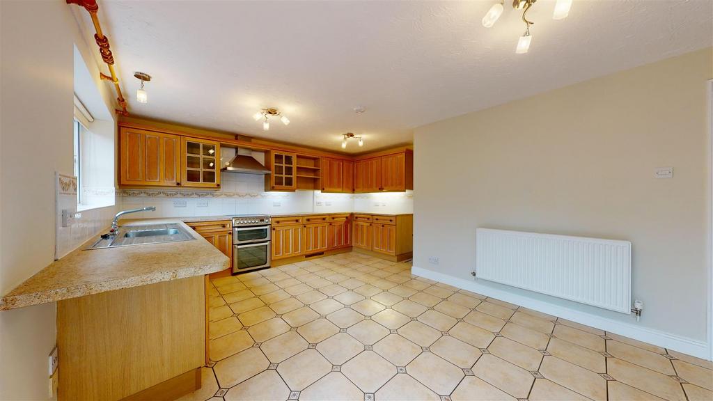 11 Cavendish Close Kitchen.jpg