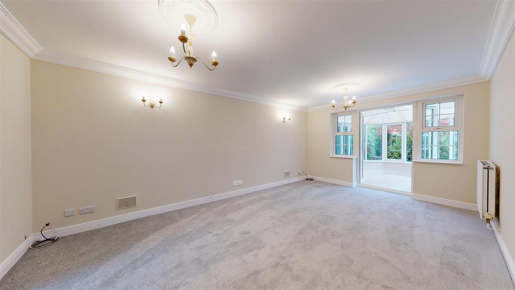 11 Cavendish Close Living Room.jpg