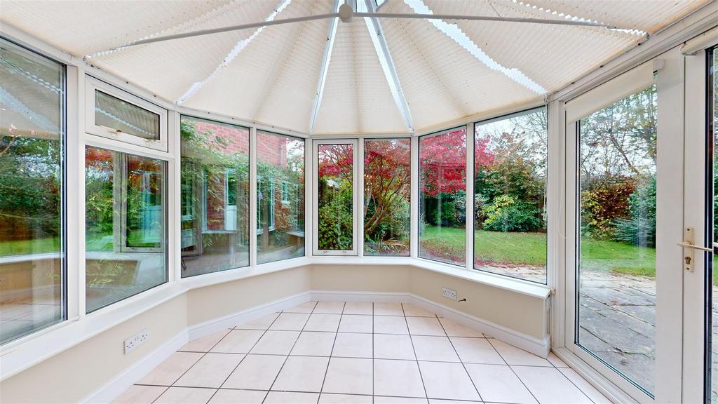 11 Cavendish Close Conservatory 2.jpg