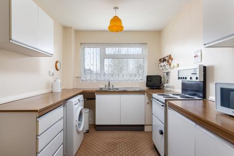 2 bedroom flat for sale, Grovelands, Horley, Surrey, RH6