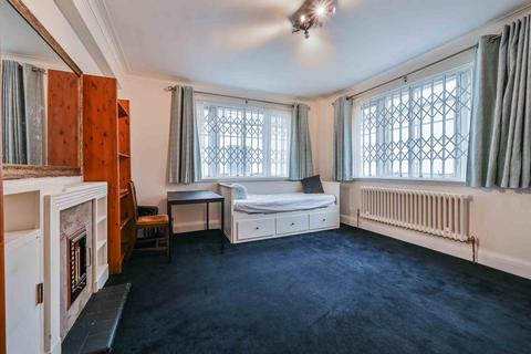 1 bedroom flat for sale, Tavistock Court, Bloomsbury, London, WC1H