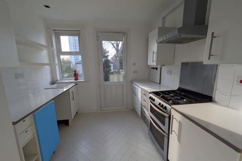 2 bedroom flat to rent, Dunterlie Avenue, Glasgow G13