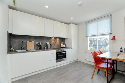 1 bedroom flat for sale, Chatsworth Road, London