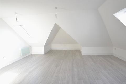 2 bedroom apartment to rent, Hyde Road, South Croydon CR2