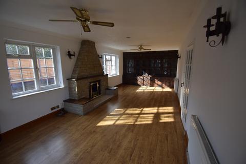 4 bedroom detached house to rent, Stagsden Road, Bedford MK43