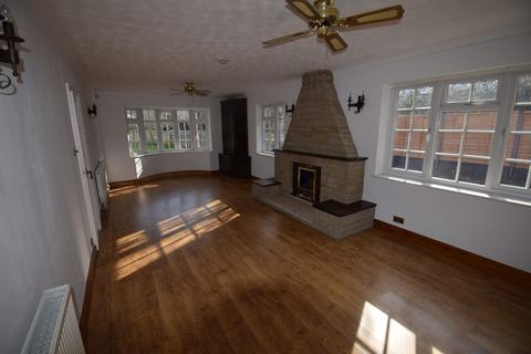 4 bedroom detached house to rent, Stagsden Road, Bedford MK43