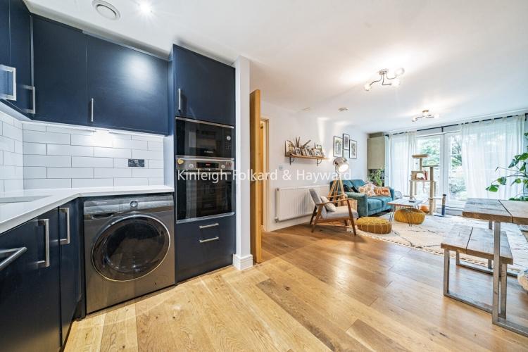 8de7b6f7-dc9a-428...