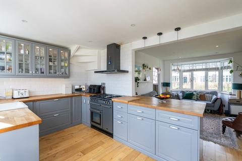 60 Chalkpit Lane, Dorking, RH4 1EY