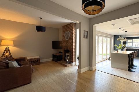 4 bedroom semi-detached house for sale, Wyndham Avenue, Melton Mowbray