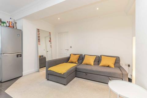 1 bedroom flat to rent, Balham High Road, London SW17