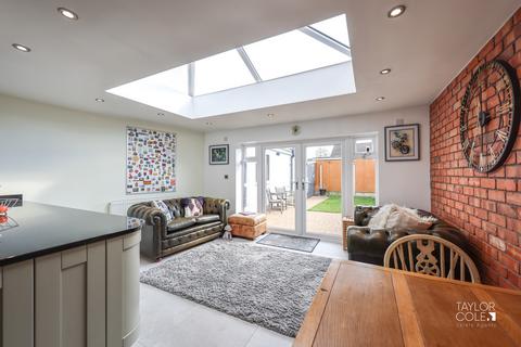 3 bedroom semi-detached house for sale, Hanbury Road, Amington