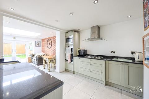 3 bedroom semi-detached house for sale, Hanbury Road, Amington