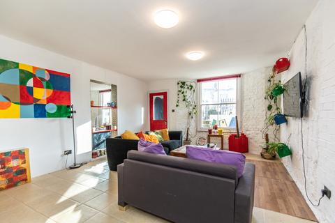 2 bedroom flat for sale, Clarence Square, Brighton, BN1 1ED