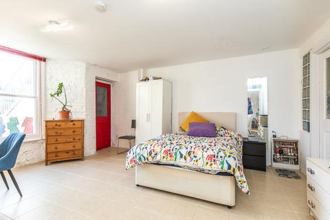2 bedroom flat for sale, Clarence Square, Brighton, BN1 1ED
