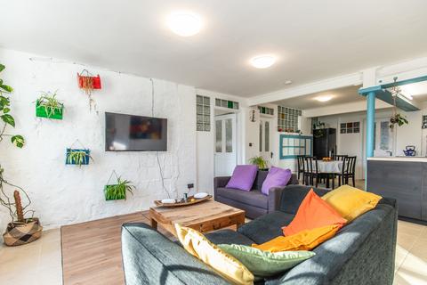 2 bedroom flat for sale, Clarence Square, Brighton, BN1 1ED