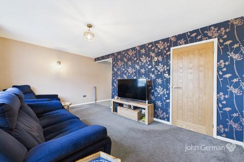 5 Field Close, Burton-on-trent, DE13 0NS