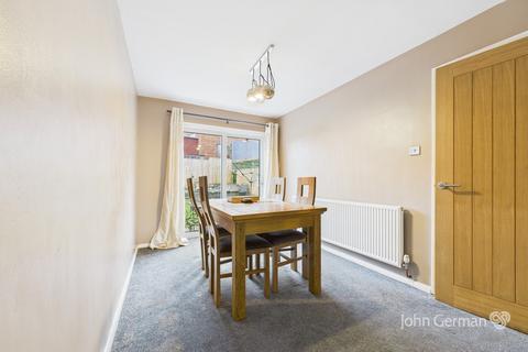 5 Field Close, Burton-on-trent, DE13 0NS