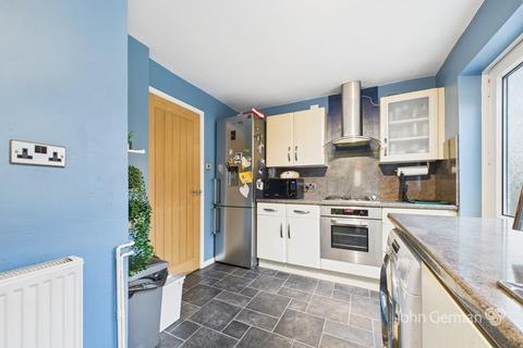 5 Field Close, Burton-on-trent, DE13 0NS