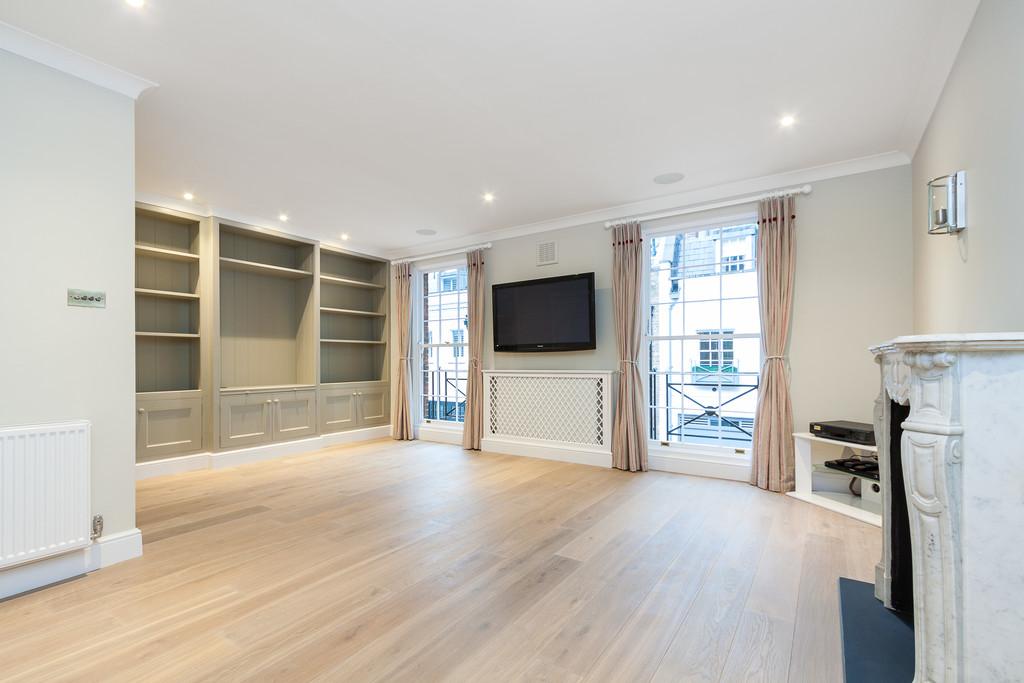 31 Cadogan Lane living rm