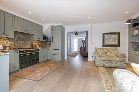 undefined, Cadogan Lane, London SW1X