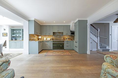 undefined, Cadogan Lane, London SW1X