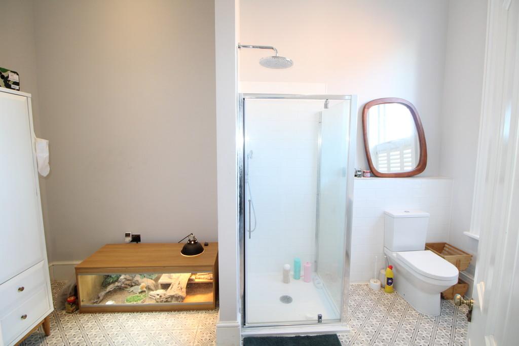 Ensuite shower room 1.1