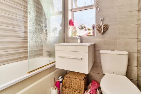 3 bedroom flat for sale, Forest Road, London E17