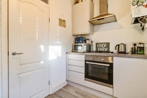 3 bedroom flat for sale, Forest Road, London E17