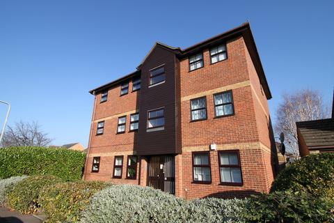 2 bedroom flat to rent, Maple Close, Ilford IG6