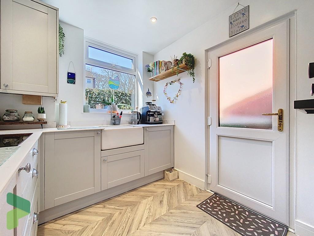 Seperate Fully Fitted Kitchen