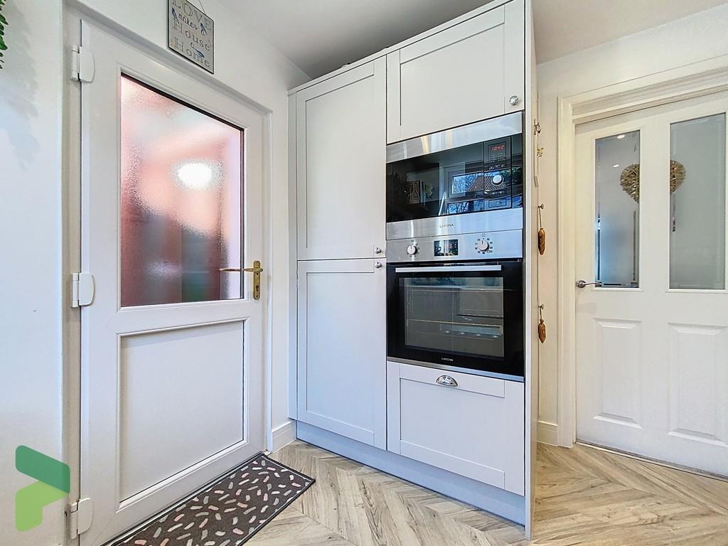Seperate Fully Fitted Kitchen
