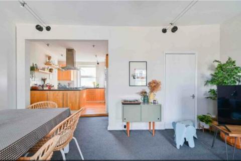 2 bedroom maisonette to rent, Harecourt Road, Islington, London