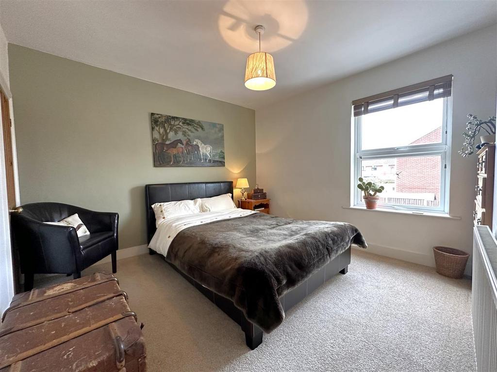 Master Bedroom 082