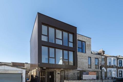 2 bedroom flat for sale, Michigan Avenue, Manor Park E12