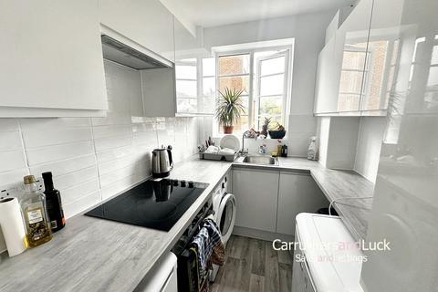 1 bedroom flat to rent, Chichester Drive East, Saltdean, BN2 8LU