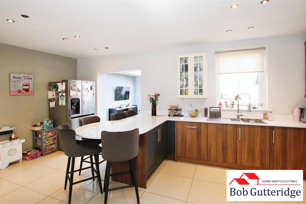 Fitted kitchen/ diner