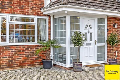 5 Chalklands, Sandon, Chelmsford, CM2 7TH