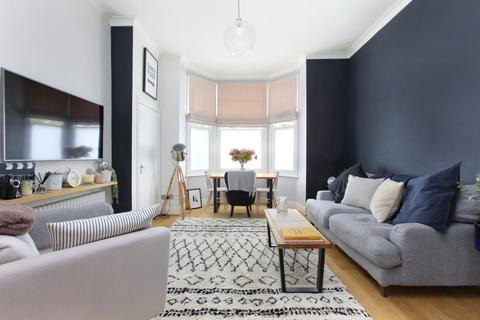 35b Ramsden Road, London, SW12 8QX