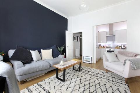 35b Ramsden Road, London, SW12 8QX