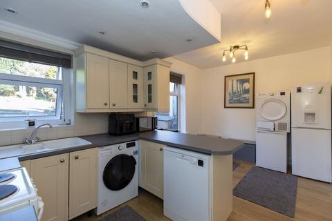 38 Roils Head Road, Halifax, HX2 0LH