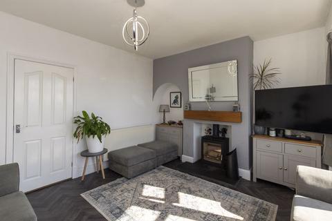 38 Roils Head Road, Halifax, HX2 0LH