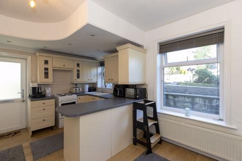 38 Roils Head Road, Halifax, HX2 0LH