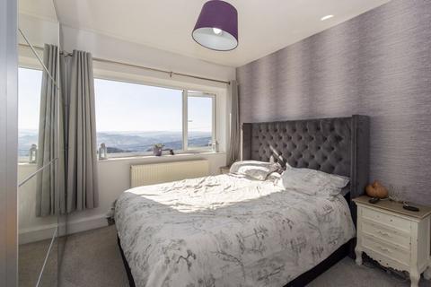 38 Roils Head Road, Halifax, HX2 0LH