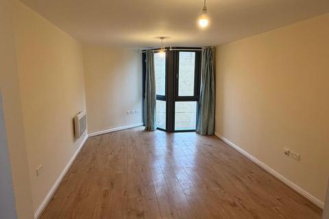 1 bedroom flat to rent, Highfield Road, Feltham