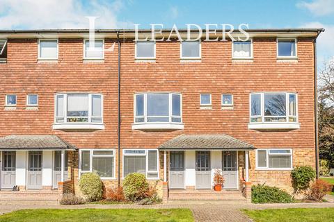 2 bedroom flat to rent, Queens Court, Queens Road