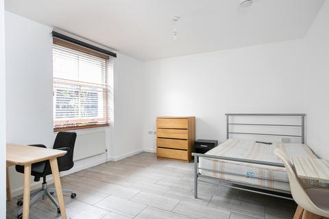 Studio to rent, Royal College Street, NW1