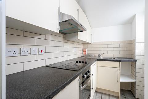 Studio to rent, Royal College Street, NW1